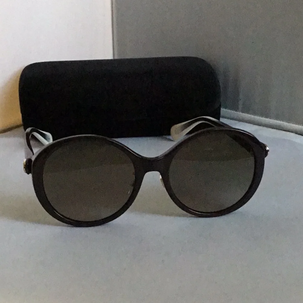 GUCCI SUNGLASSES FOR LADIES. - Picture 2 of 12